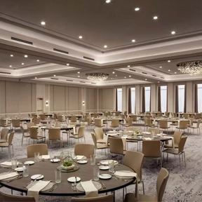 casual-business-giving-a-presentation-to-PJKX6JZ-1 copy